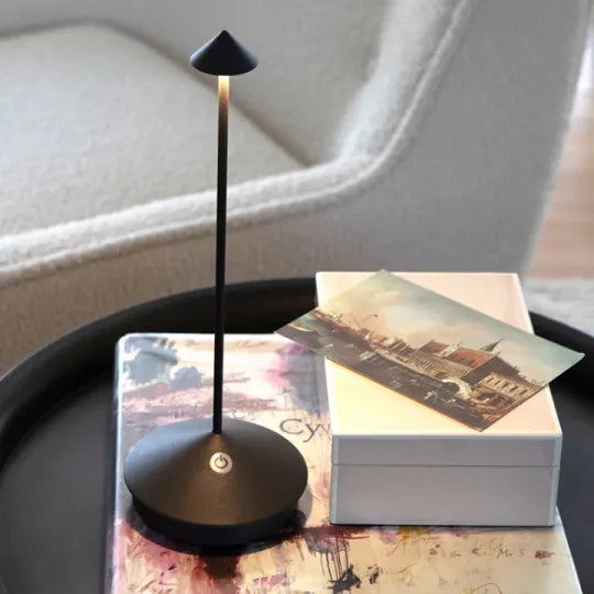 LumaGlow - Minimalistisk og energieffektiv LED skrivebordslampe