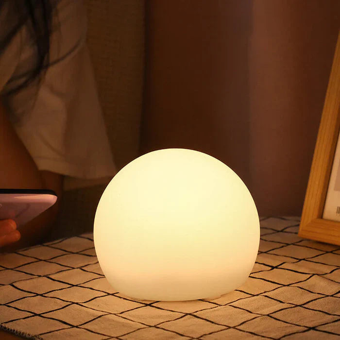GeoLys LED Bordlampe – Geometrisk Design med Fjernbetjening