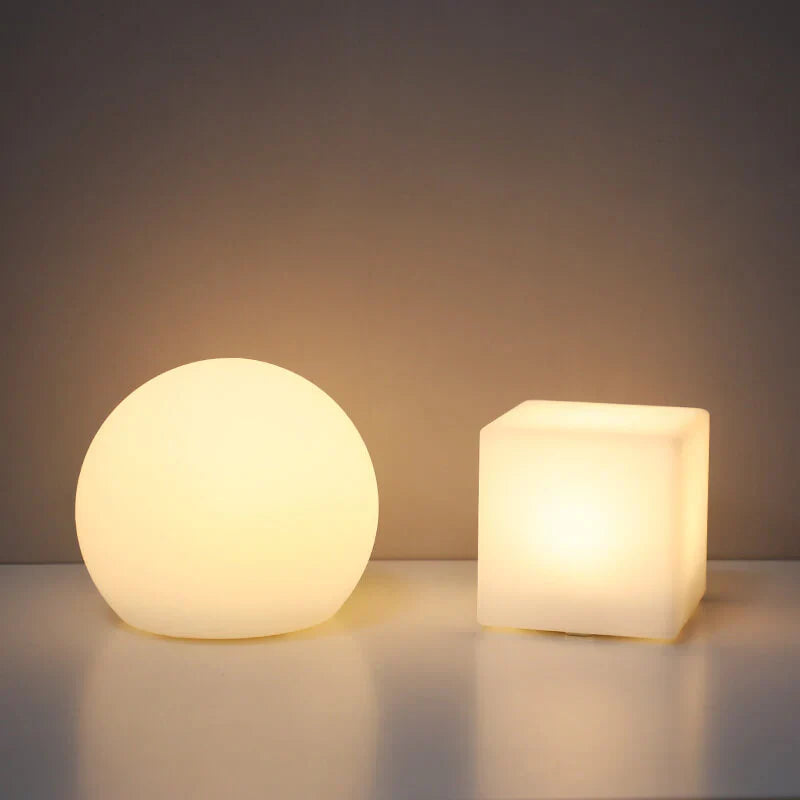GeoLys LED Bordlampe – Geometrisk Design med Fjernbetjening
