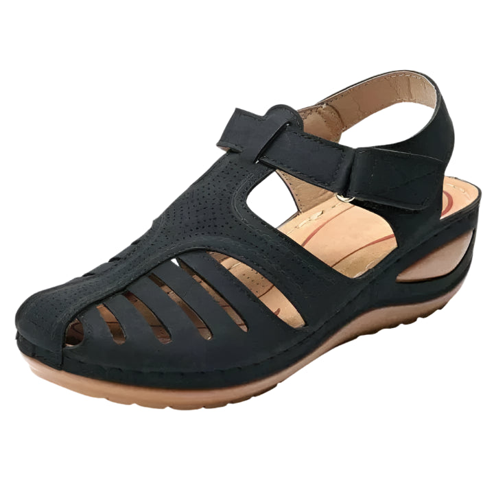 Georgina - Elegante kilehælsandaler med udskæring og ankelrem