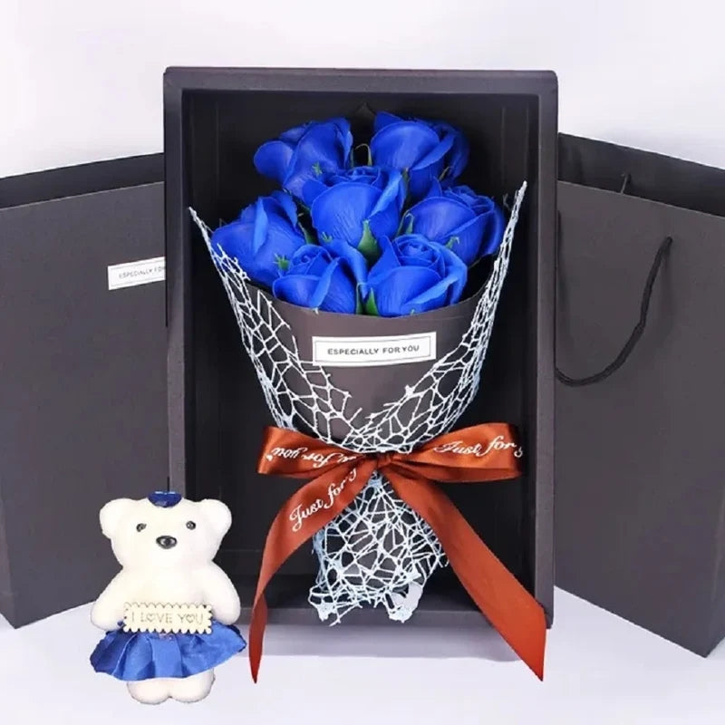 BlossomHug - Blomsterbuket med yndig bamse