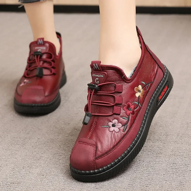 Victoria - Elegante broderede slip-on sko