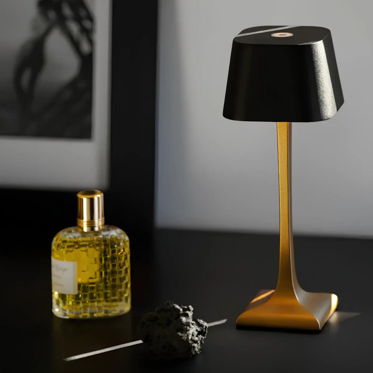 LumaLine - Slank elegance bordlampe med cylindrisk skærm