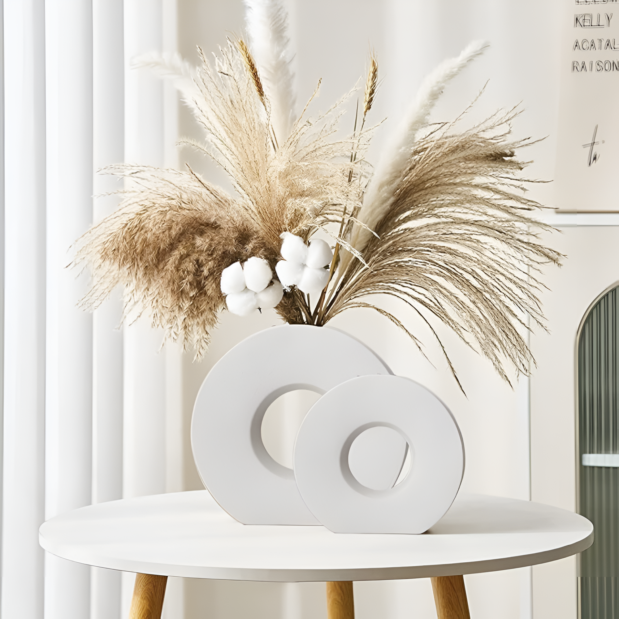DecoraForm Skulptureret Keramisk Accentvase – Moderne Håndlavet Statement Piece