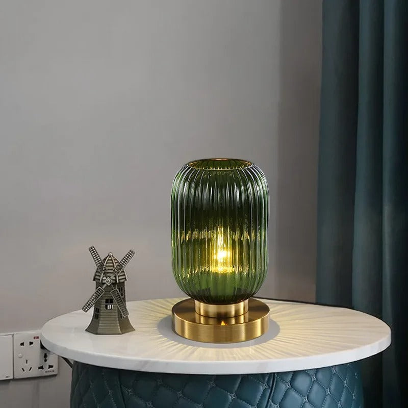 AuraGlow Elegant Bordlampe – Ribbet Design med Stemningsbelysning