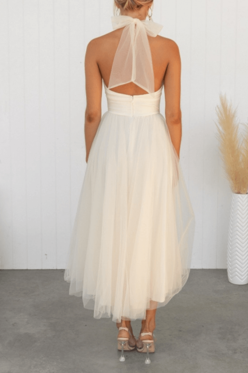 Precella - Elegant midi kjole i tulle med åben ryg