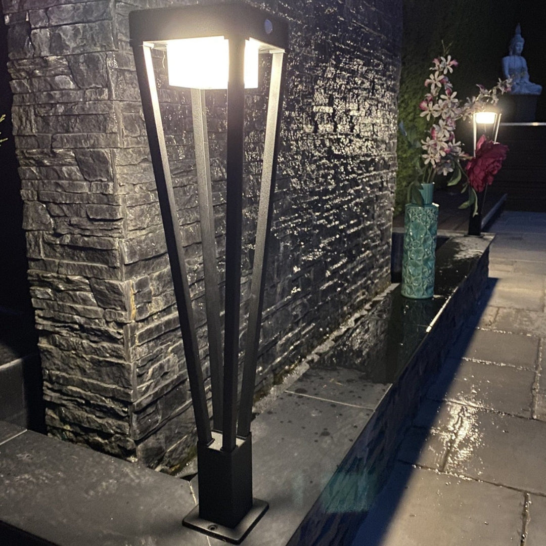 SolarGlow Udendørs Solcellelampe