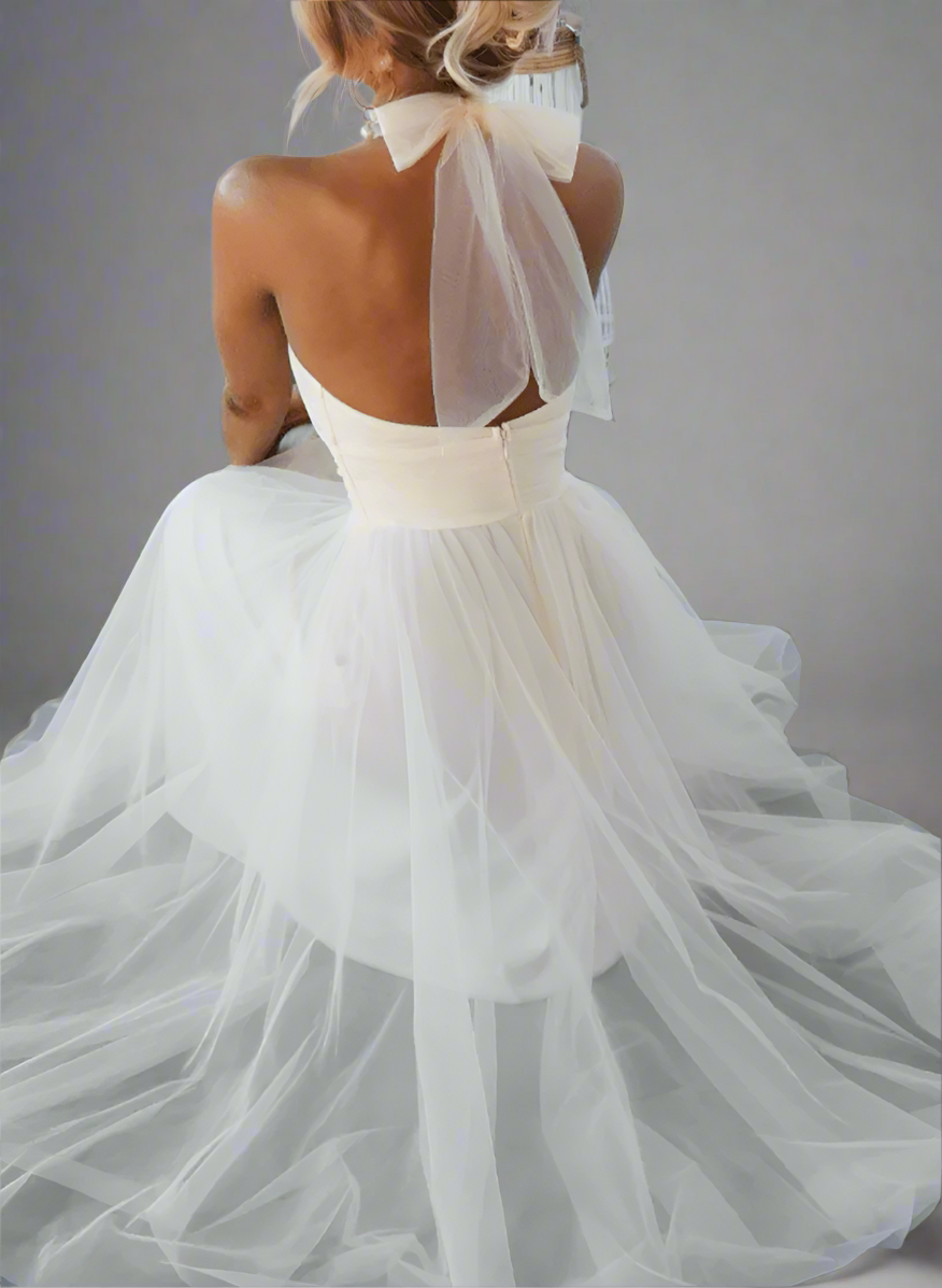 Precella - Elegant midi kjole i tulle med åben ryg