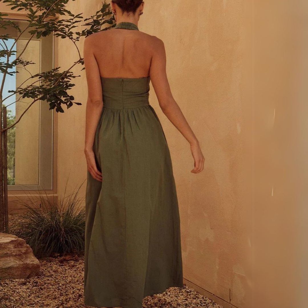 Pernilla – Elegant Maxikjole med Halterneck-udskæring