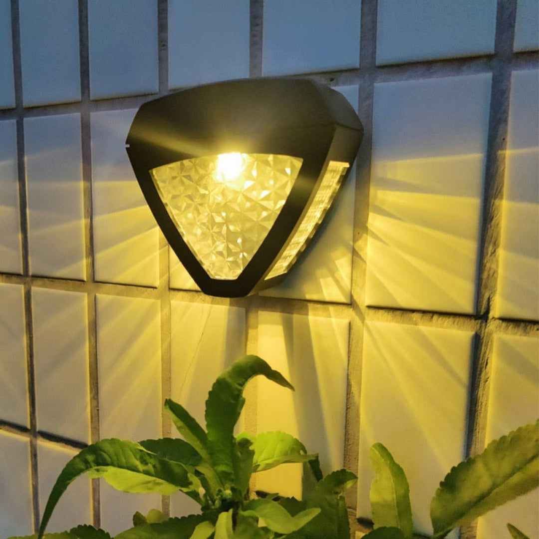 SolarLuxor – Solcelledrevet Udendørslampe med Egyptisk Elegance