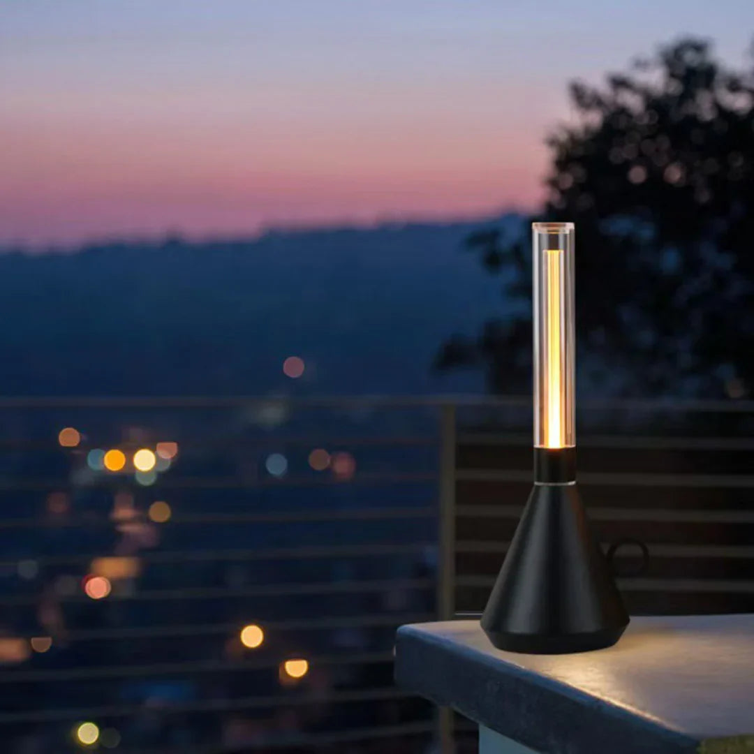 LumiCone - Moderne LED-bordlampe med klart rør og konisk base