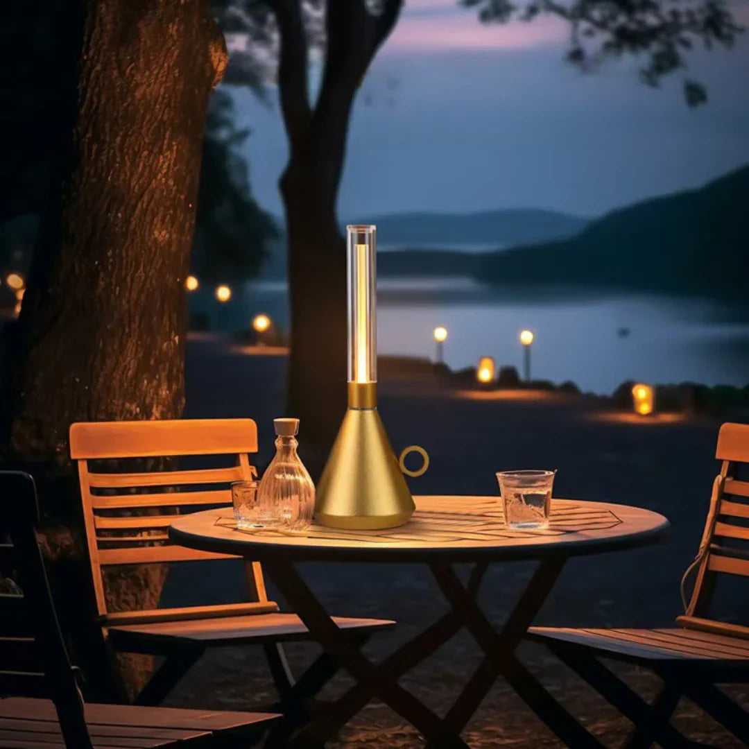 LumiCone - Moderne LED-bordlampe med klart rør og konisk base