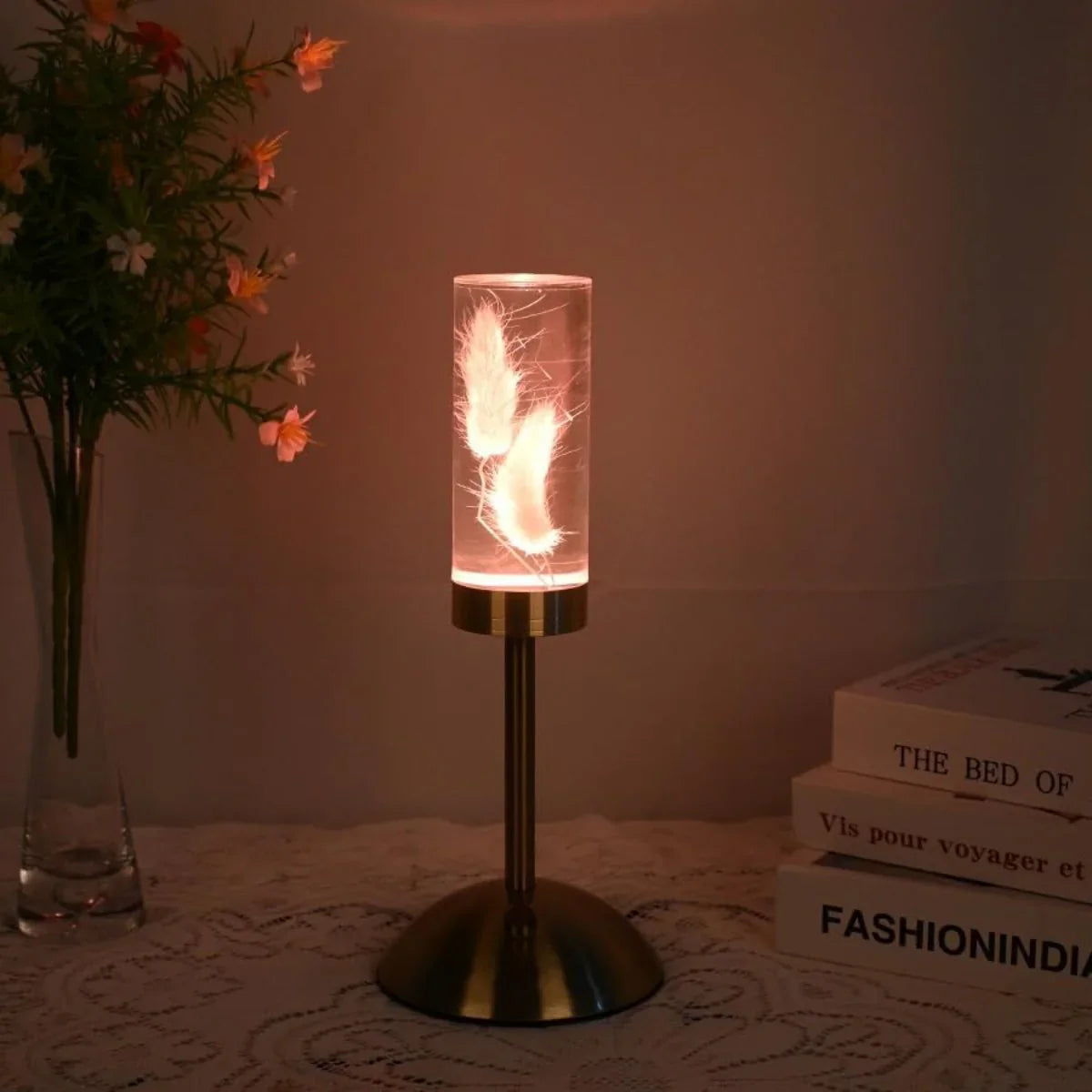FloraGlow - LED bordlampe med blomsterfyldt klar cylinderfod