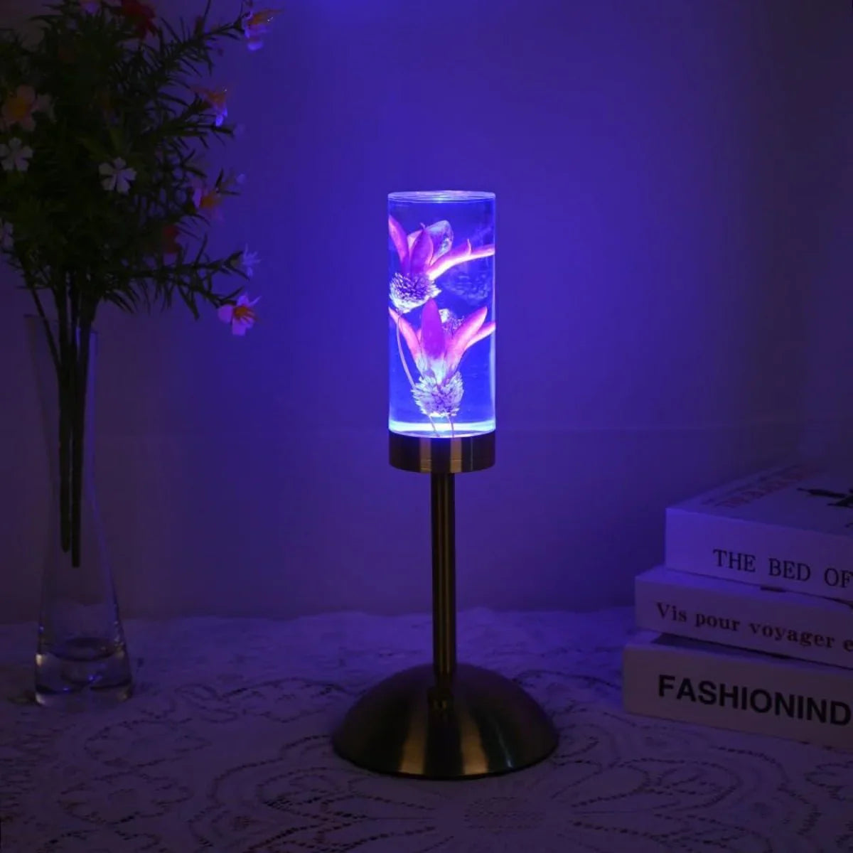 FloraGlow - LED bordlampe med blomsterfyldt klar cylinderfod