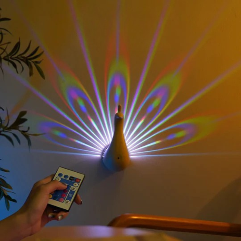 PeacockGlow LED-projektionslampe – Dekorativ lampe med fjernbetjening og farveeffekter
