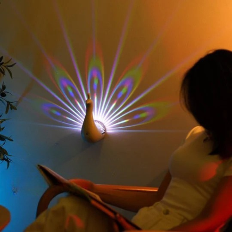 PeacockGlow LED-projektionslampe – Dekorativ lampe med fjernbetjening og farveeffekter