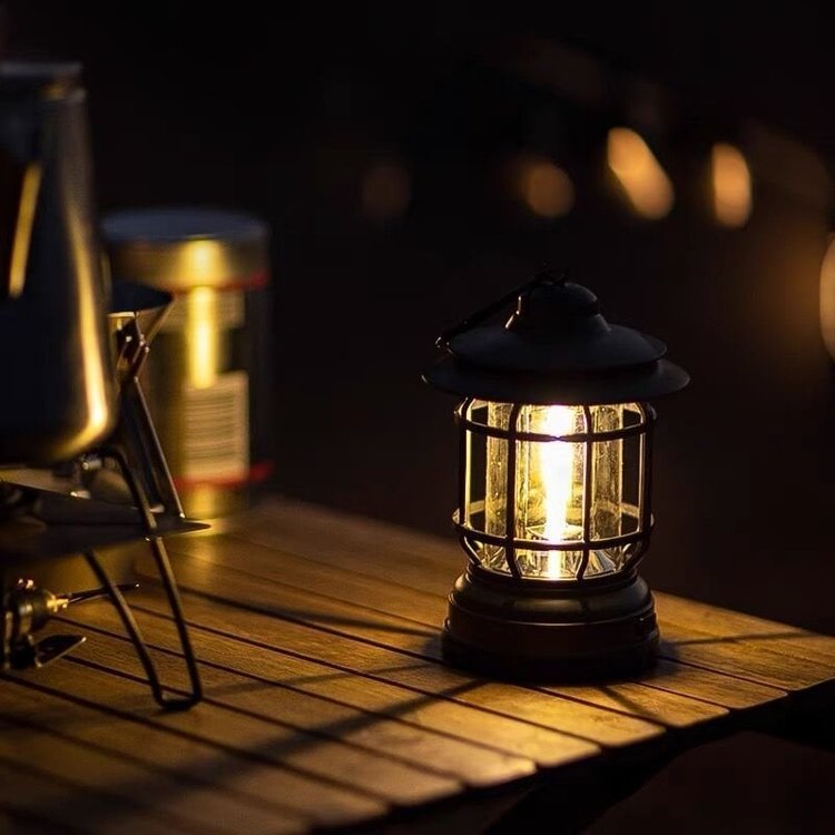 RetroLume – Vintage Lysekrone med Elegant Lampeskærm til Nostalgiske Pendellamper