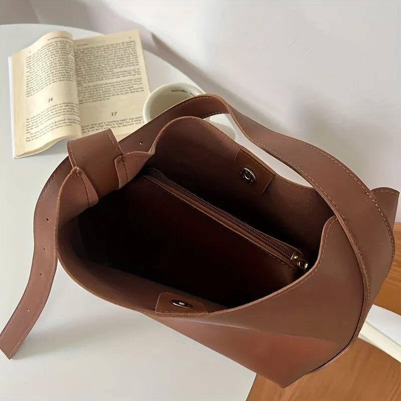 Cassandra - Hobo taske til kvinder med minimalistisk stil