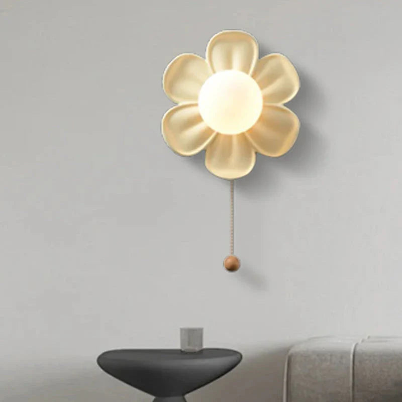 BlomstraLys Kunstnerisk Blomster Væglampe med Elegant Design