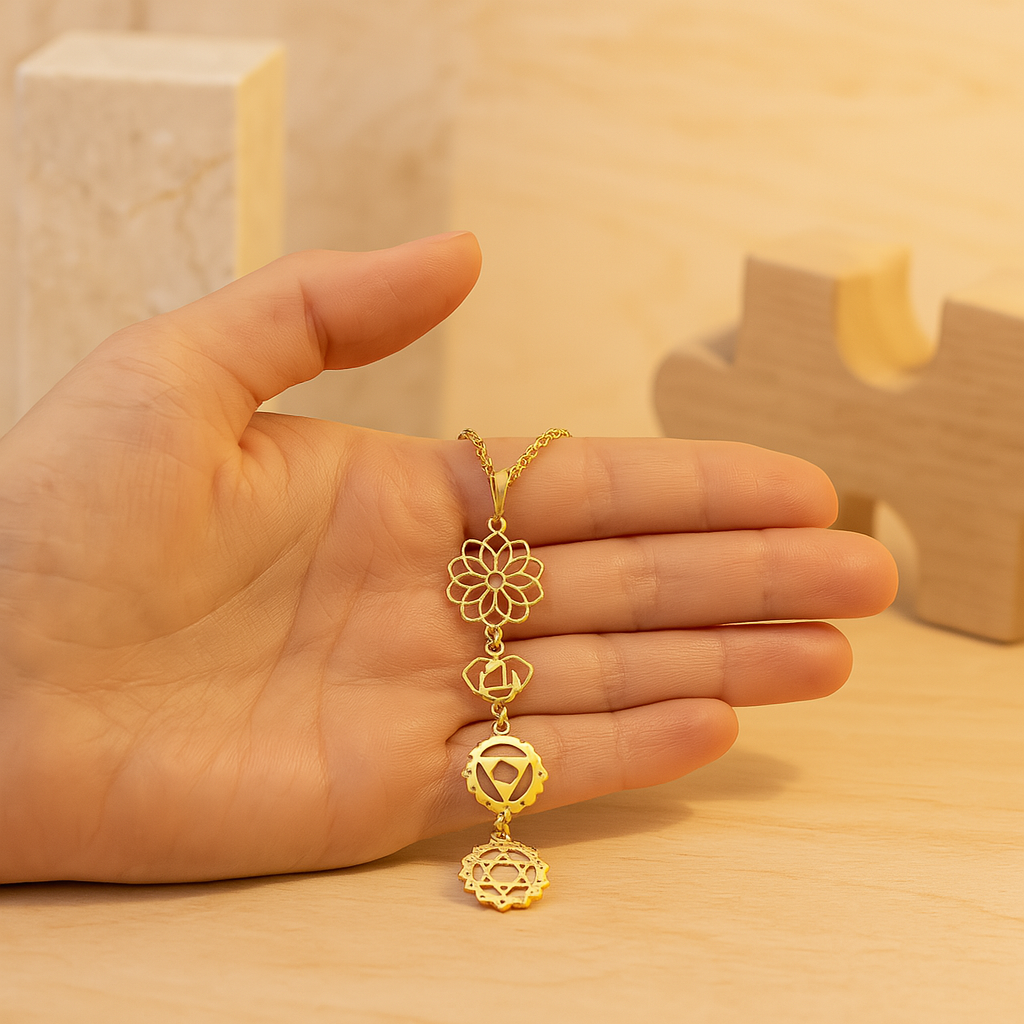 InnerBalance Gudinde Vedhæng – Chakra Halskæde for Spirituel Harmoni
