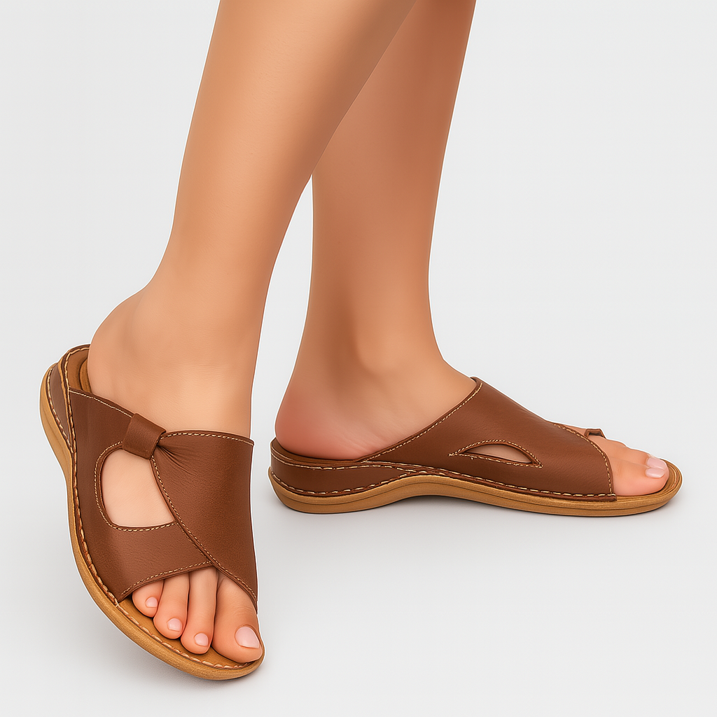 Mira polstrede sandaler med dekorative syninger