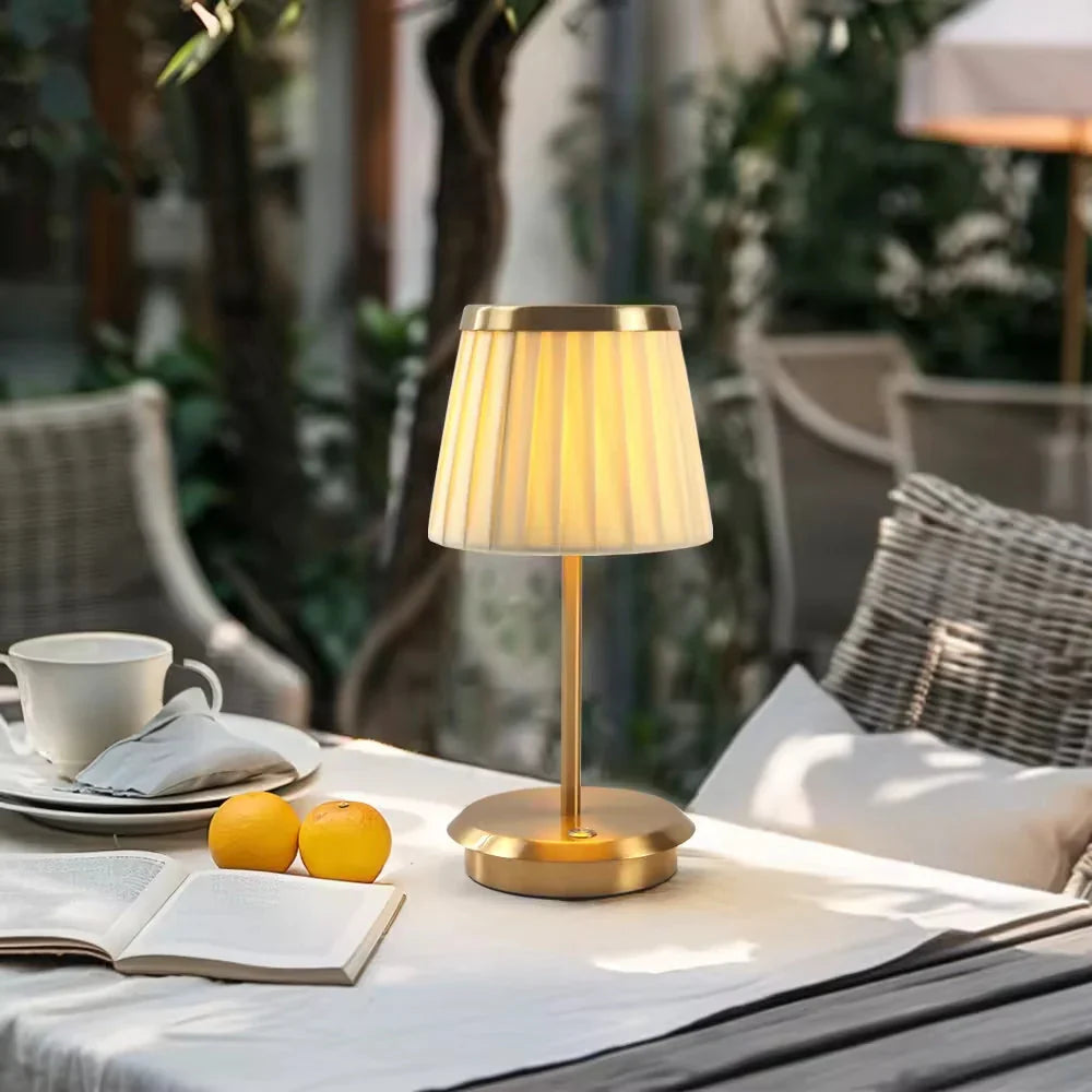 GleamTone - Elegant plisseret bordlampe