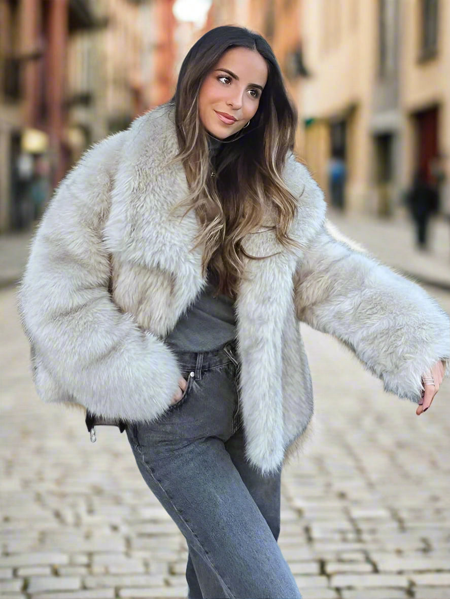 Corrine - Oversized imiteret pelsjakke med bred krave