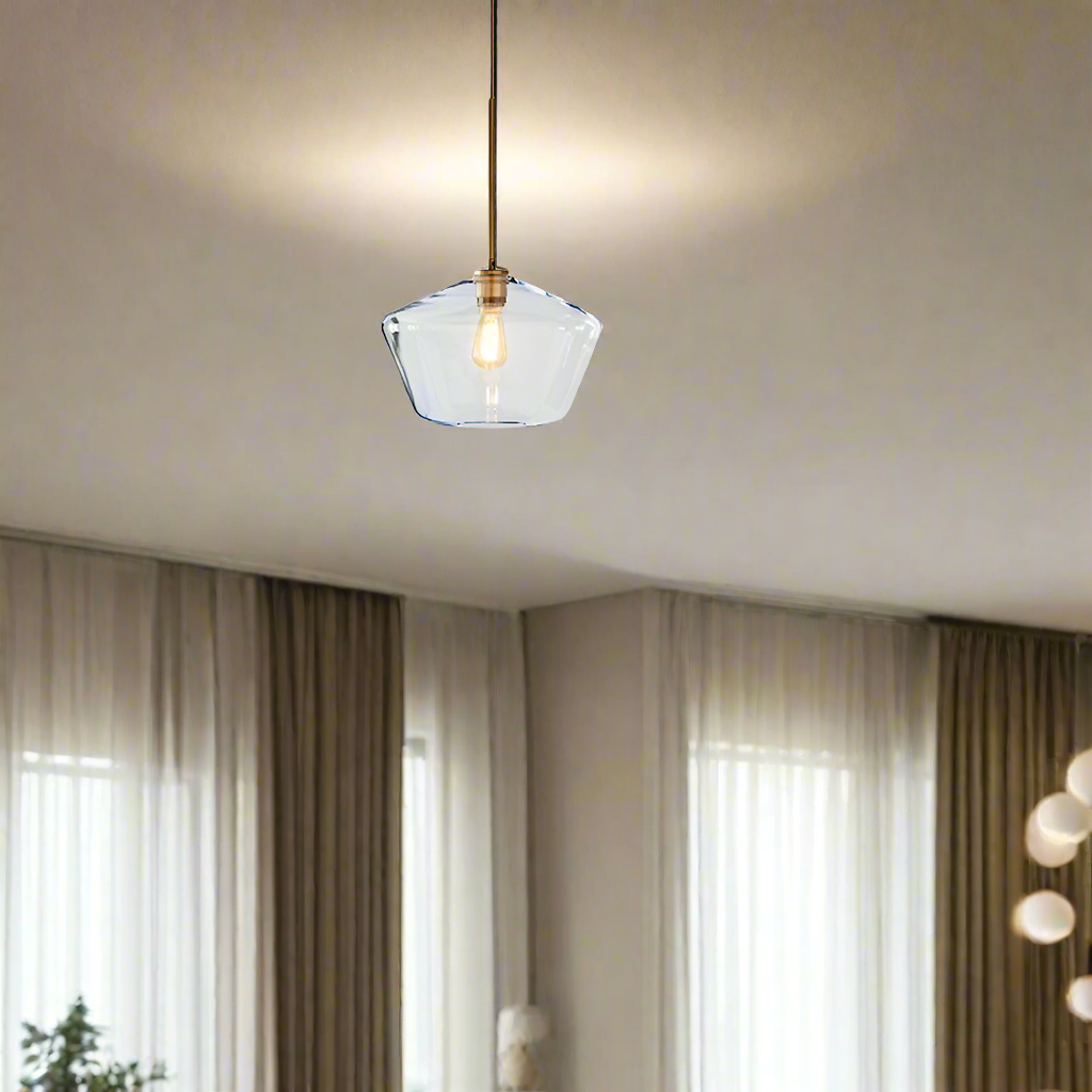 LumaGlow - Elegant pendel i klart glas med messingfinish