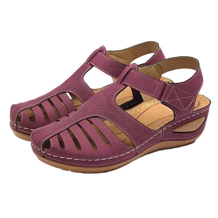 Georgina - Elegante kilehælsandaler med udskæring og ankelrem