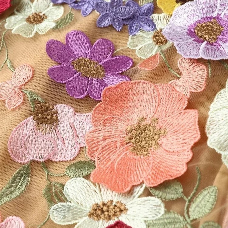 Faurra Blomsterkjole med Høj Krave og Lange Ærmer