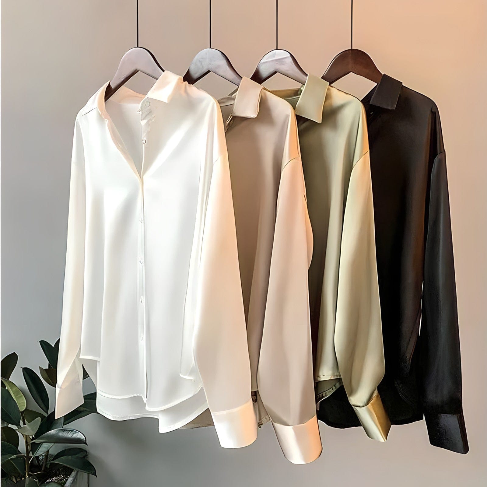 Brigitte - Elegant langærmet satinbluse med klassisk krave