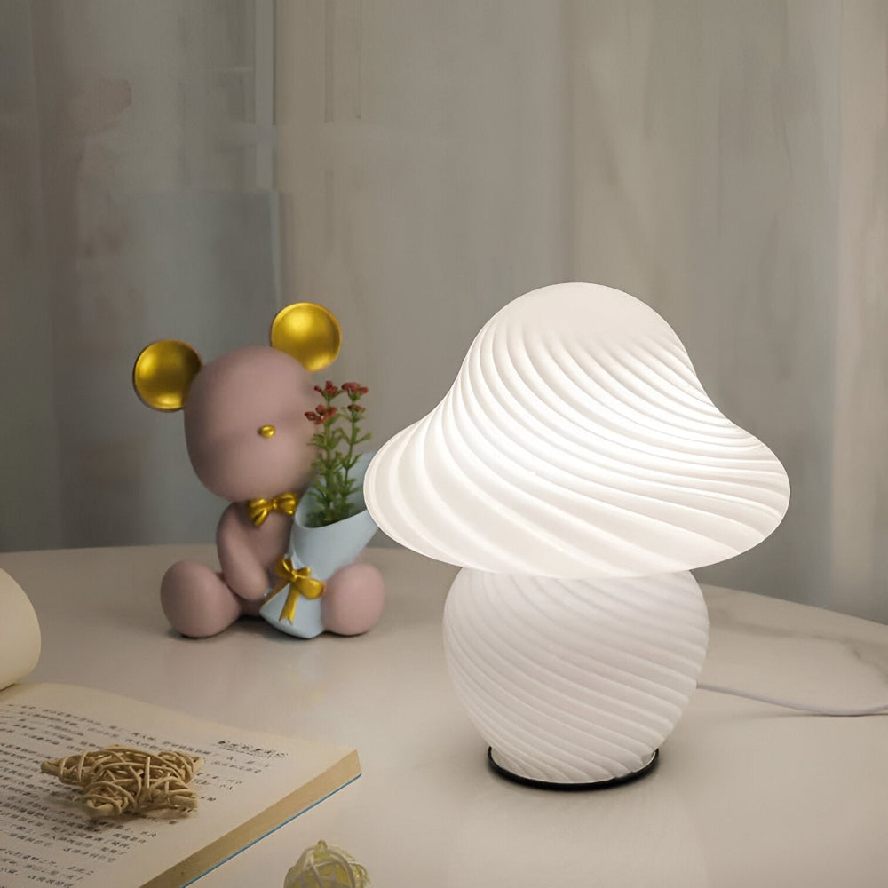 LumiGlow Svampeinspireret Bordlampe – Elegant Belysning til Hyggelige Interiører