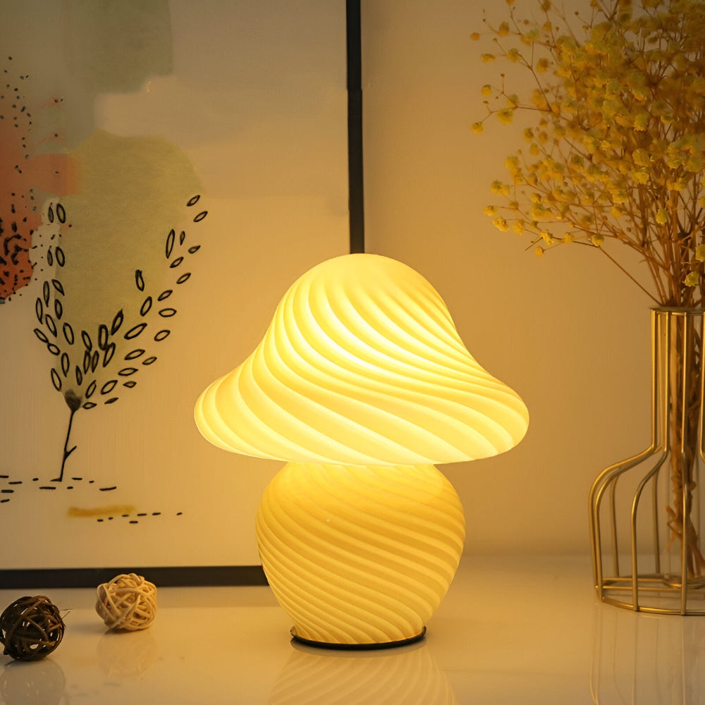 LumiGlow Svampeinspireret Bordlampe – Elegant Belysning til Hyggelige Interiører