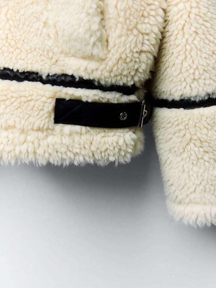 Marita - Chic bamsejakke med sorte piping