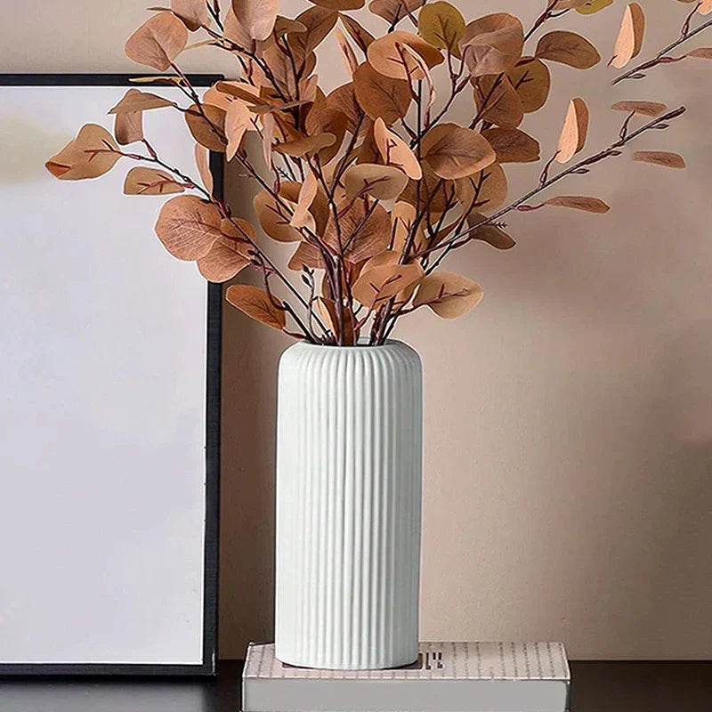 LineaForm Moderne Keramikvase – Kunstnerisk Stribet Dekoration
