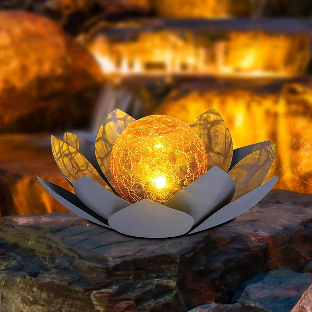 LumaLotus - Solcelledrevet Lotus-havelys med knitrende glascenter