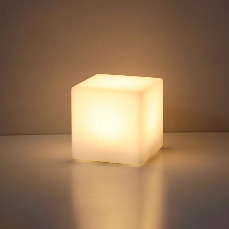 GeoLys LED Bordlampe – Geometrisk Design med Fjernbetjening