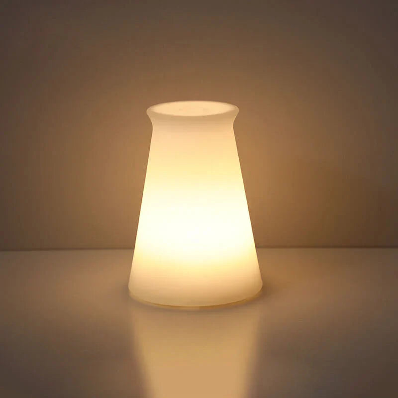 GeoLys LED Bordlampe – Geometrisk Design med Fjernbetjening