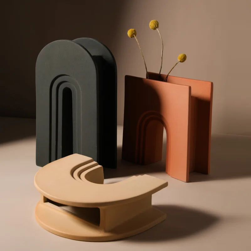 GeoSculpt Håndlavet Keramisk Vase – Moderne Geometrisk Design
