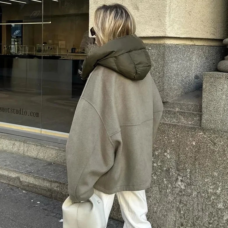 Pierre - Stilfuld cropped jakke med aftagelig pufferhætte