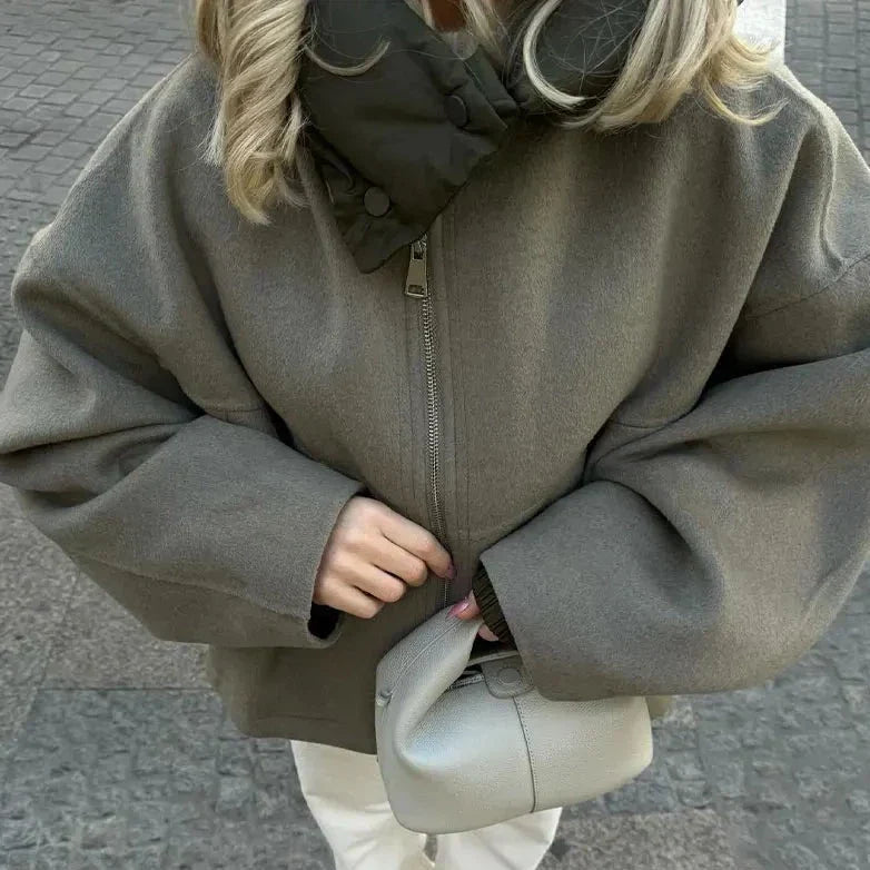Pierre - Stilfuld cropped jakke med aftagelig pufferhætte