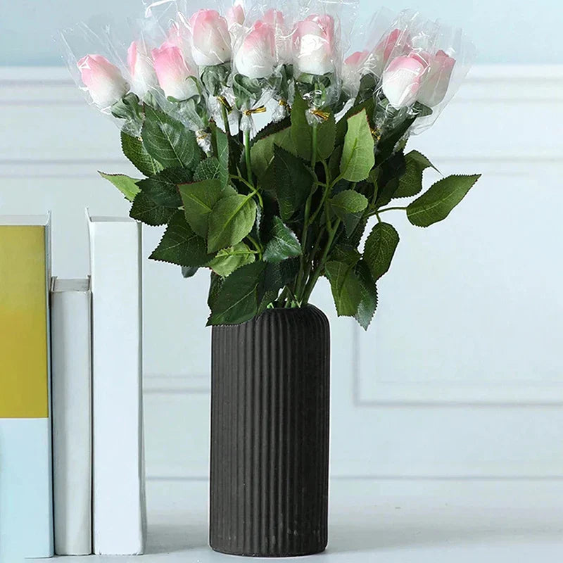 LineaForm Moderne Keramikvase – Kunstnerisk Stribet Dekoration