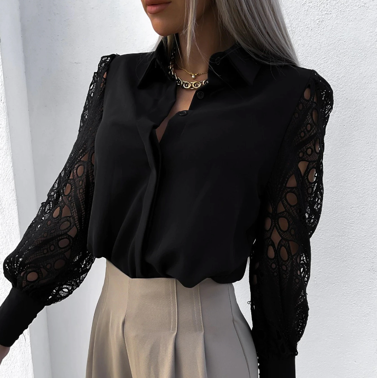 Janicel - Elegant bluse med blondeærmer og knapper