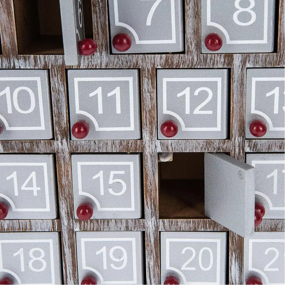 Trekants-Julekalender i træ med 25 opbevaringsrum formet som et julehus