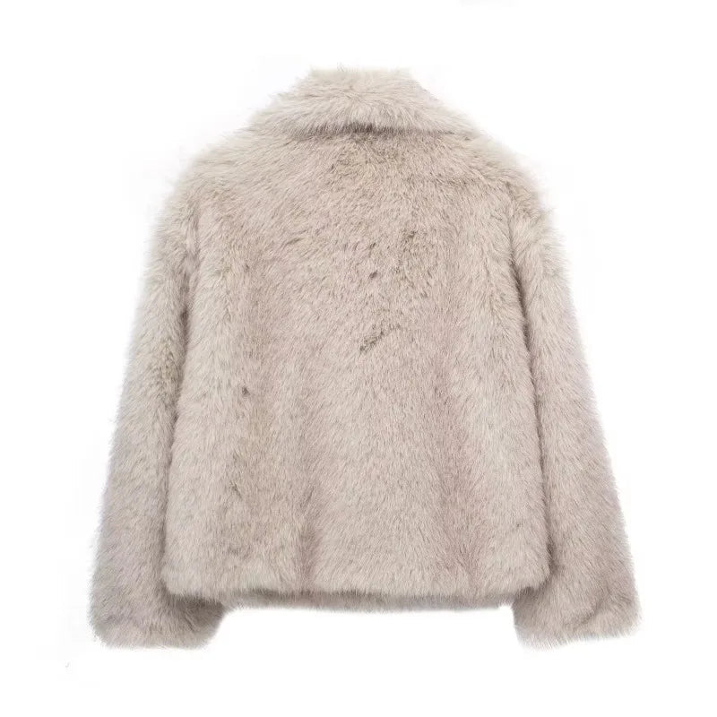 Corrine - Oversized imiteret pelsjakke med bred krave