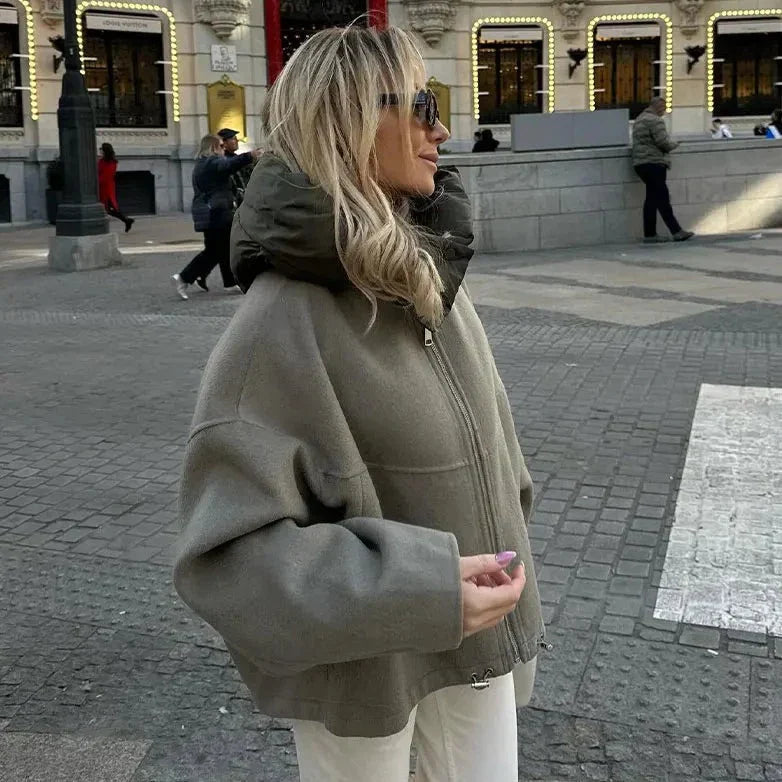 Pierre - Stilfuld cropped jakke med aftagelig pufferhætte