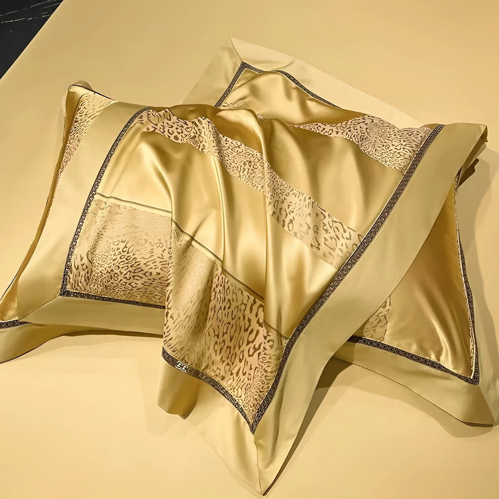SatinLuxe Sengesæt – Luksuriøst Design med Satinstriber for Ultimativ Komfort