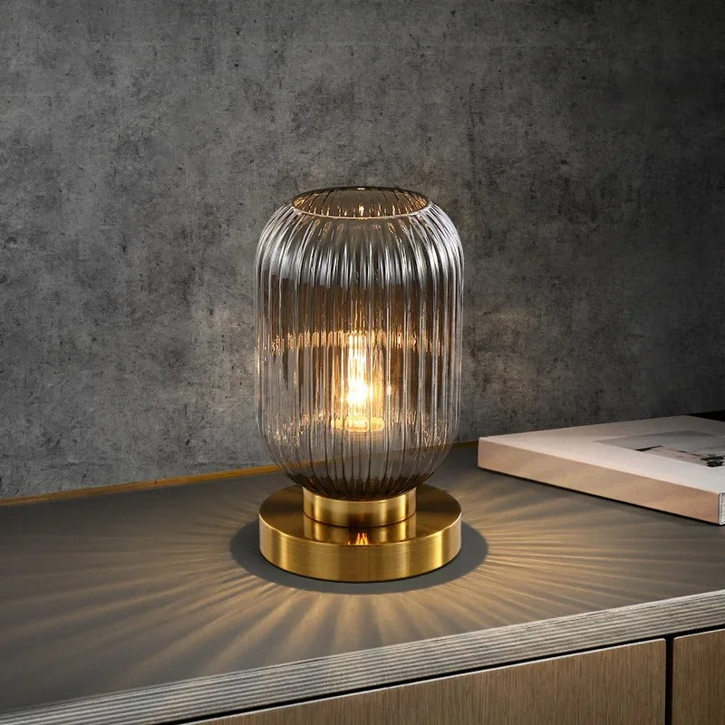 AuraGlow Elegant Bordlampe – Ribbet Design med Stemningsbelysning