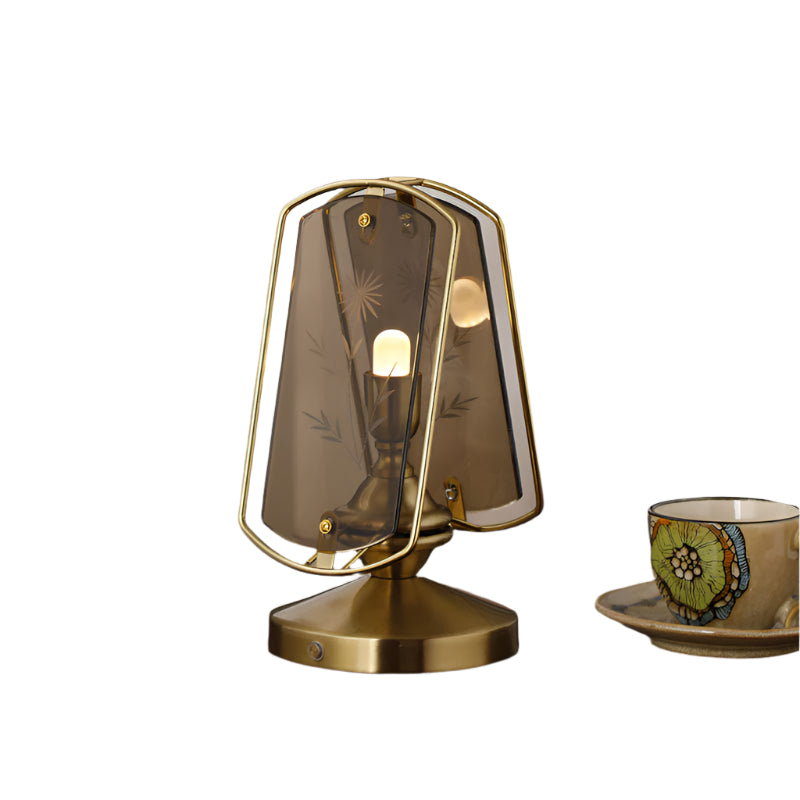 PetalGlow Bordlampe med Blomstergravering – Elegant Accentbelysning