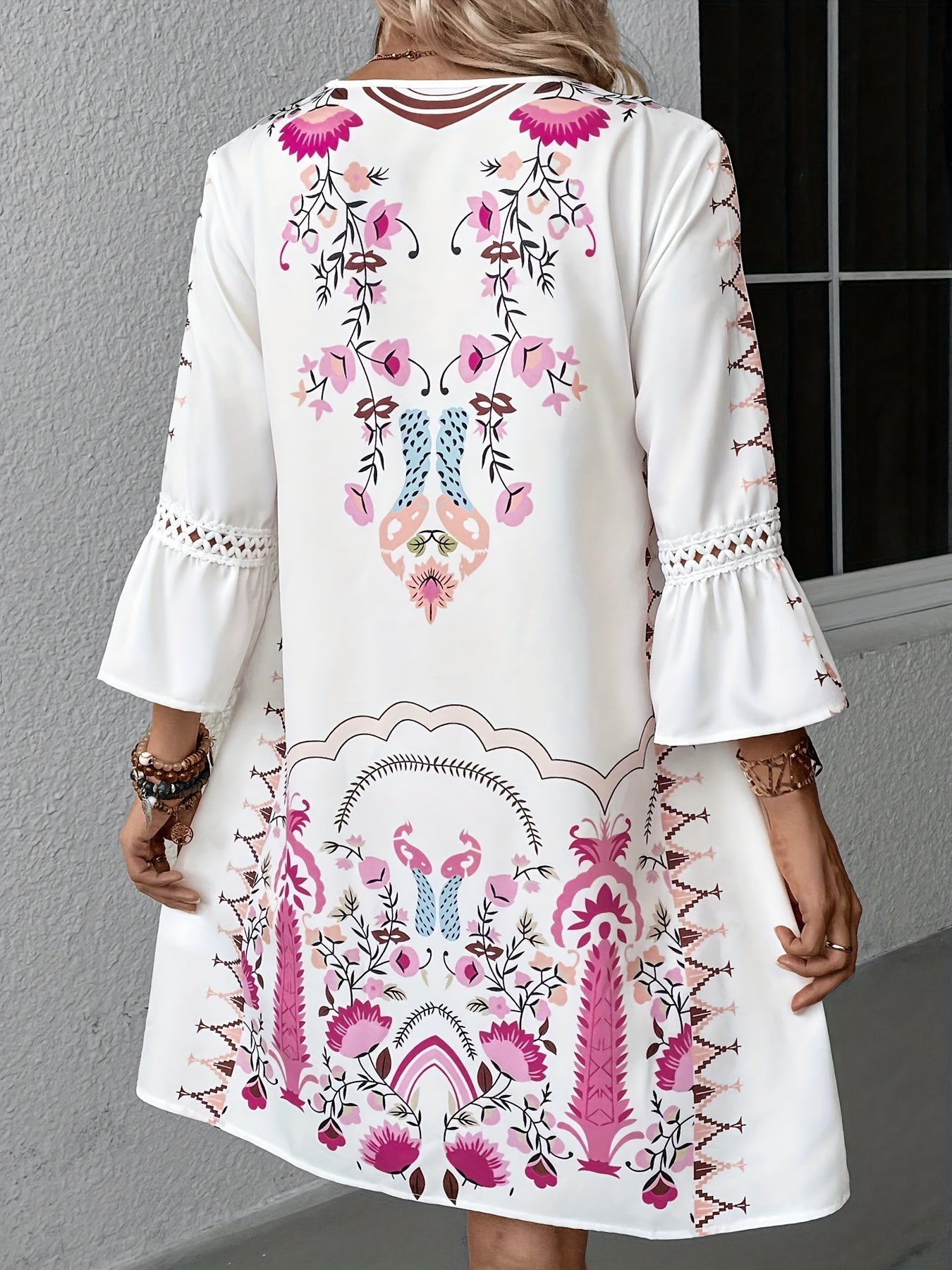 Alma Etnisk Maxikjole med V-Hals – Boheme-Stil til Kvinder